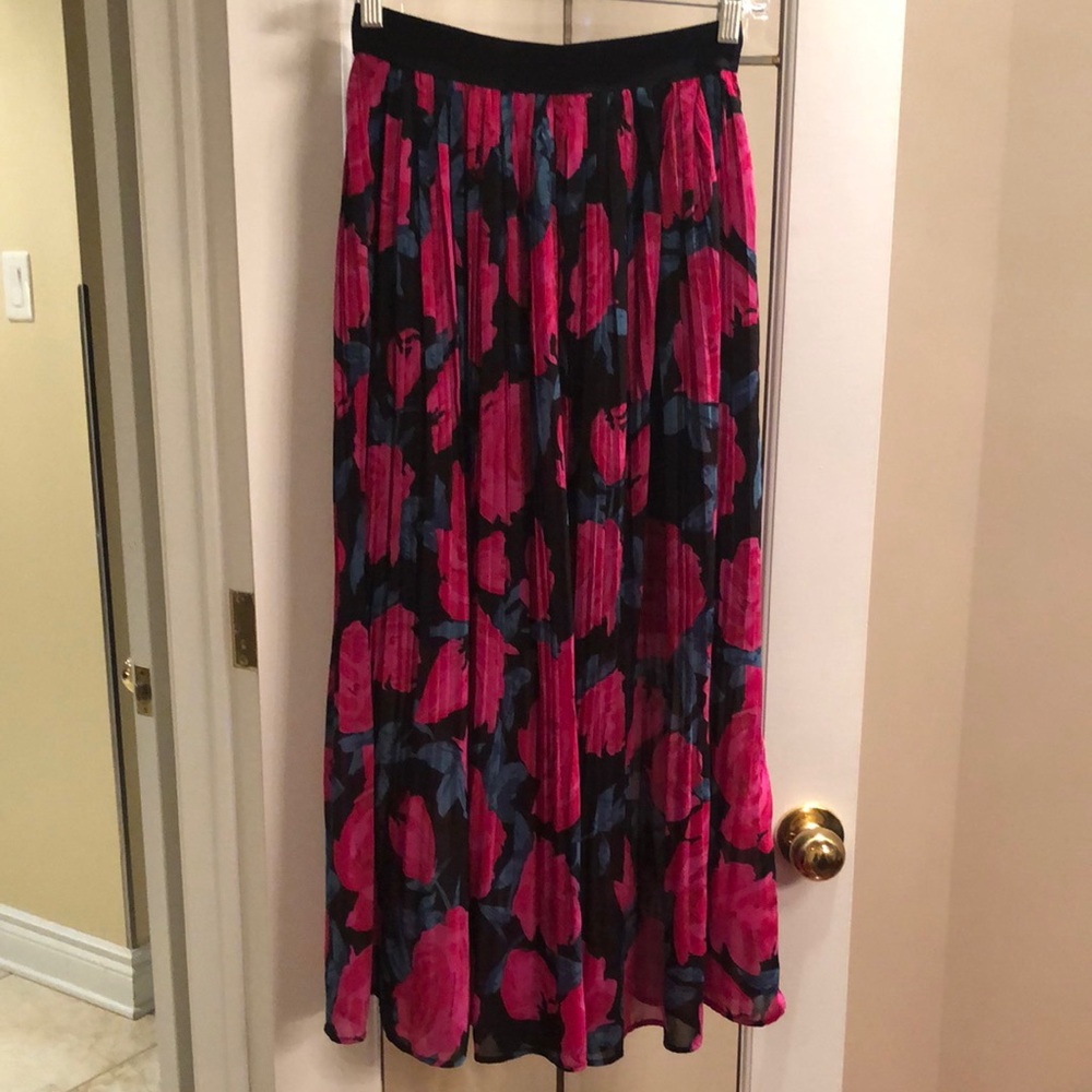 Pleated Floral Midi Skirt in Pink and Navy